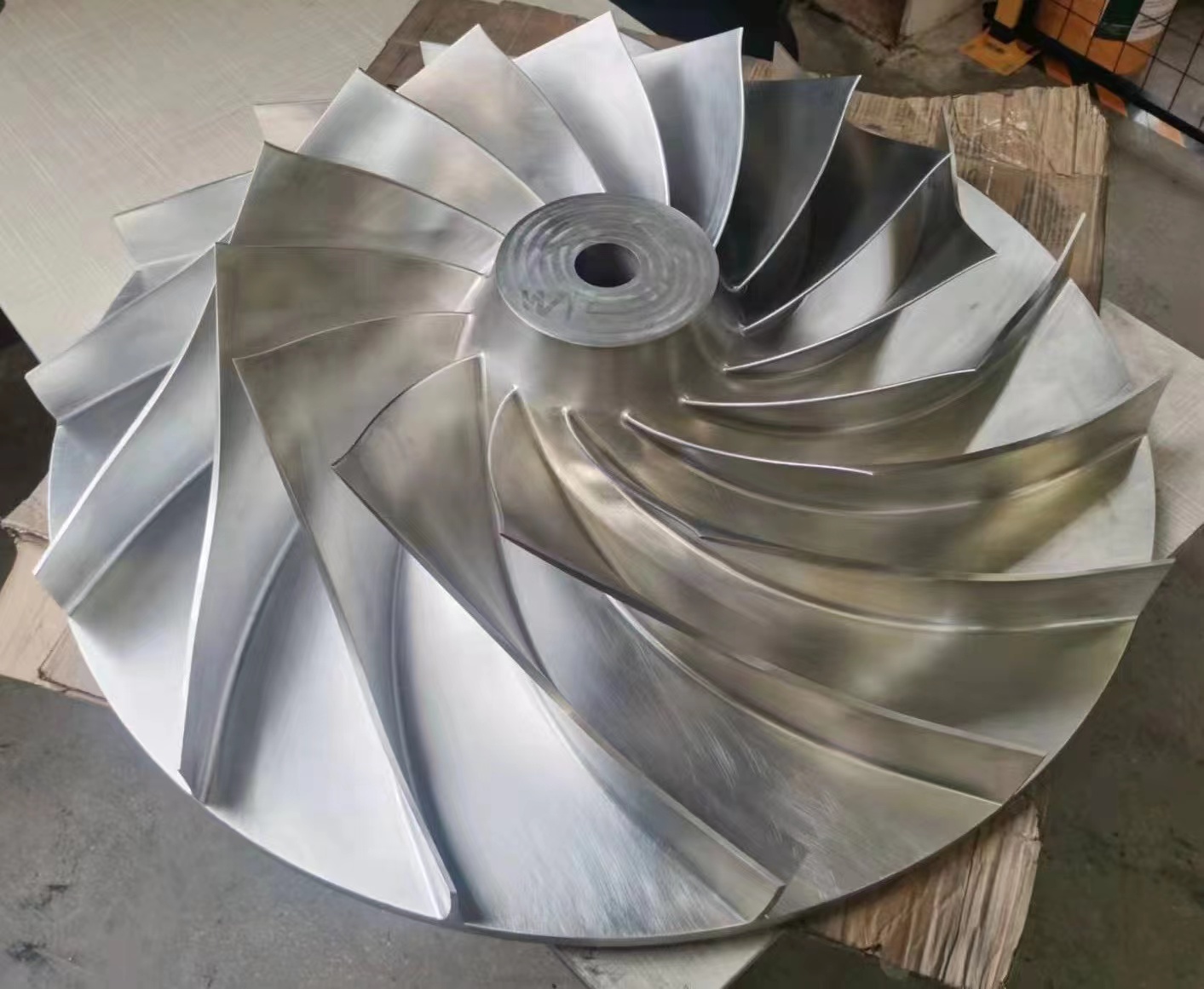 离心式压缩机用钛合金整体叶轮.jpg